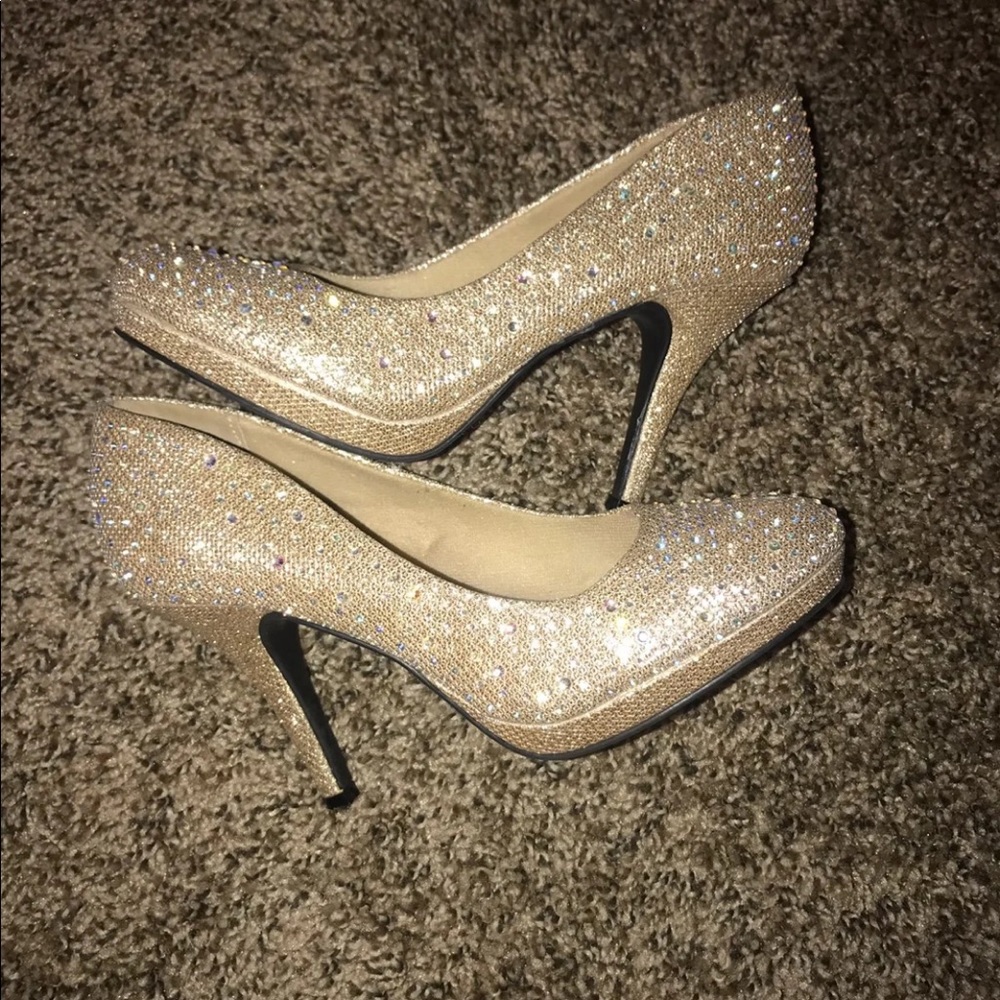 Heels - Picture 2 of 3
